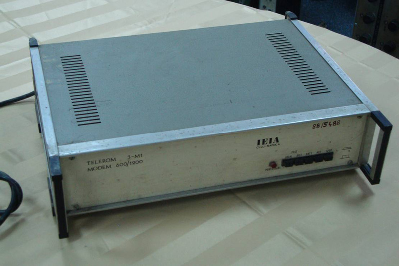 Modem transmisii date 600/1200 